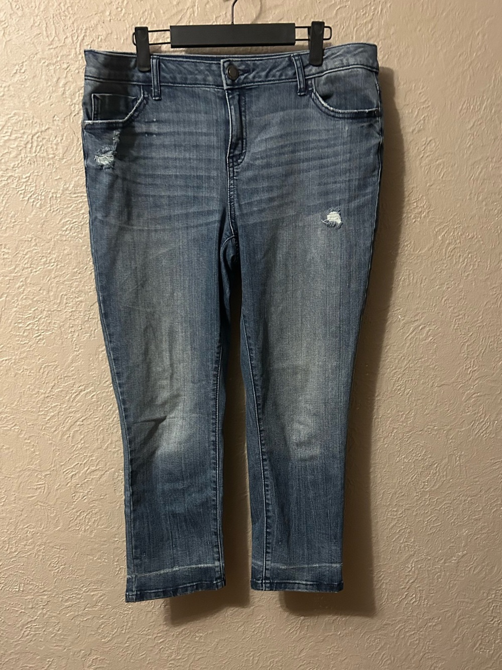 Simply Vera Vera Wang Women's Blue Cropped Distressed Jeans